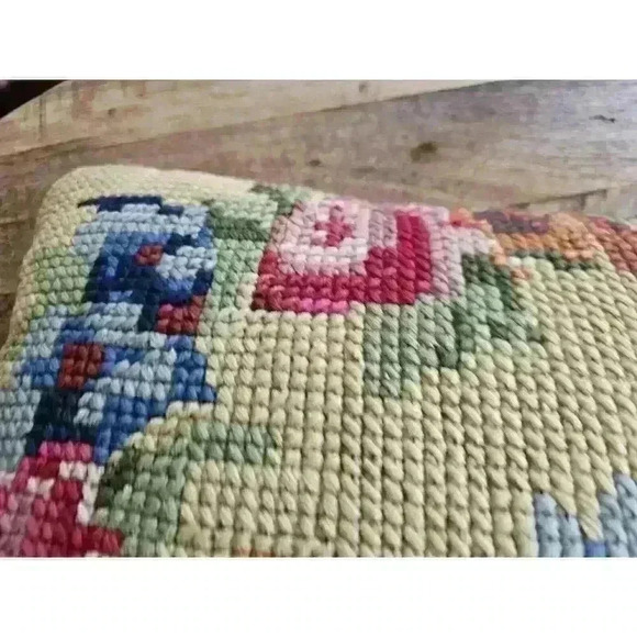 Vintage Needle Point Floral Pillow 17x17/ Velvet Backing Beautiful Colors - Picture 8 of 16